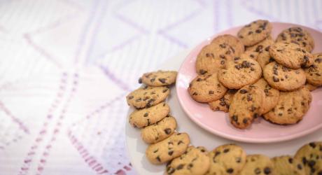 A big plate of cookies