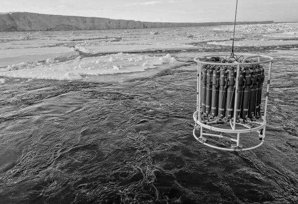 Antartic water measurements in progress - photo by Marcus Gutjahr