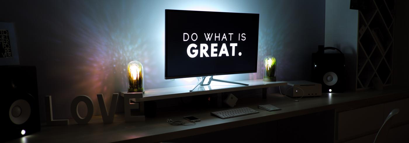 Computer screen showing "do what is great" on screen.